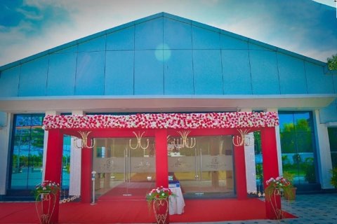 Main entrance of the hall decorated with a floral arch and red carpet